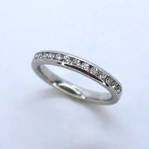 PT 950 0.27CT VSクラス H＆C レール留 ハーフエタニティ ￥172.000